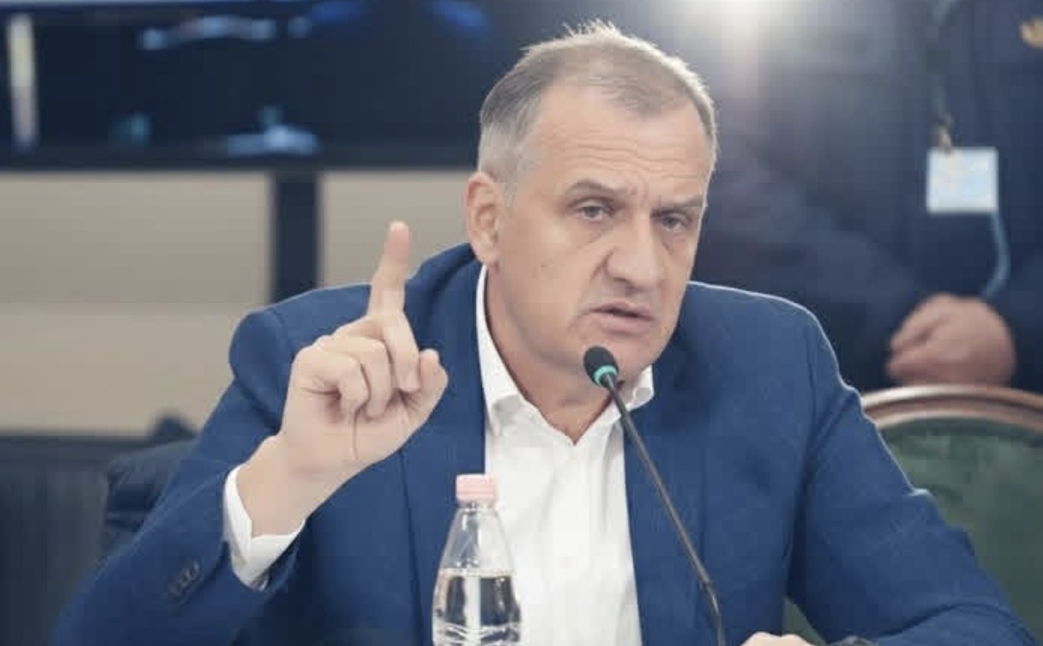 Beqaj letër nga burgu Ulsi Manjas dhe Fatmir Xhafës