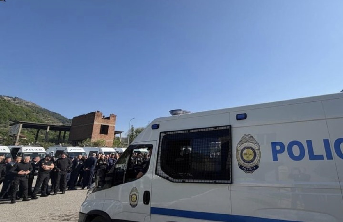 I dënuari përjetë transferohet nga burgu i Peqinit në atë të Burrelit, i gjendet drogë në çorape pas kontrollit në qeli