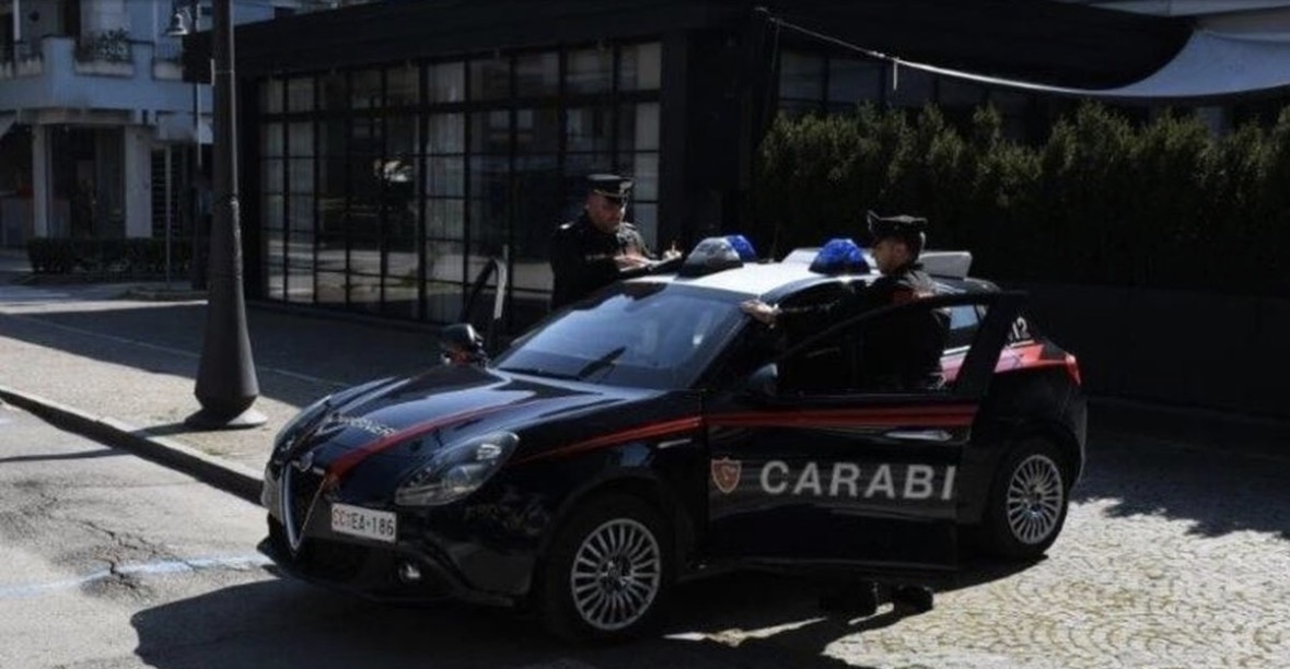 Trafikonte kokainë të fshehur në vazo lulesh e pako çamçakëzi, arrestohet shqiptari në Itali 