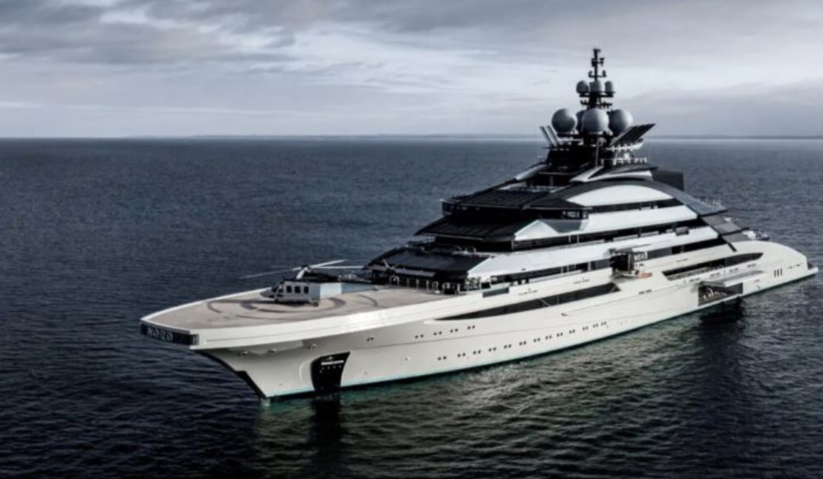 Superjahti i miliarderit rus kalon Ngushticën e Hormuzit