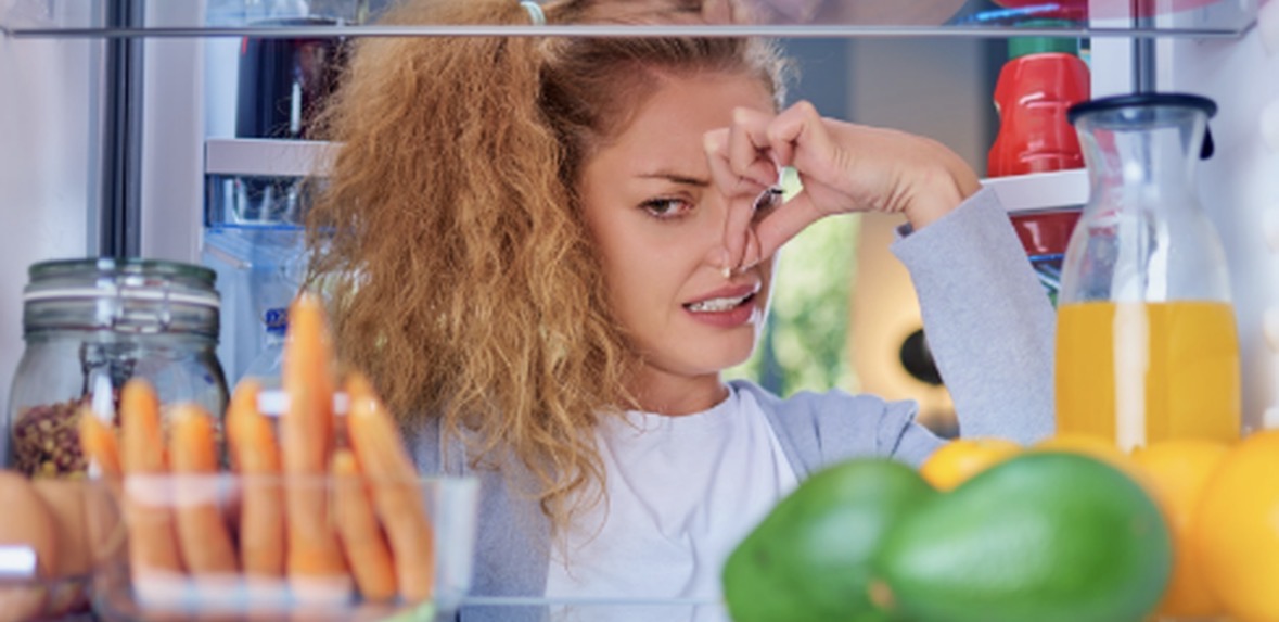 Aroma e keqe në frigorifer? Ekspertët tregojnë pse ndodh dhe si e eliminohet era e pakëndshme 