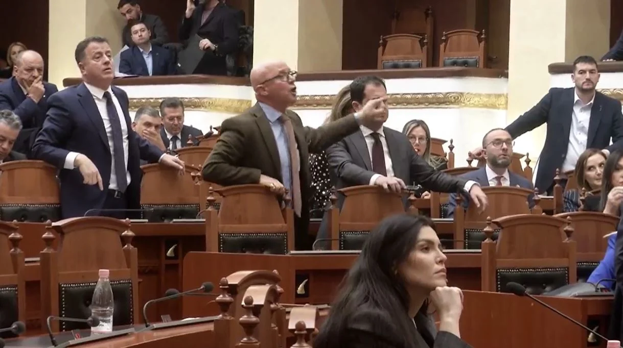 Rikthehen punimet e seancës, Bardhi kërkon përjashtimin e Ballës, Peleshi: Zonja Vokshi mua mos më quani ‘gjynafqarë’