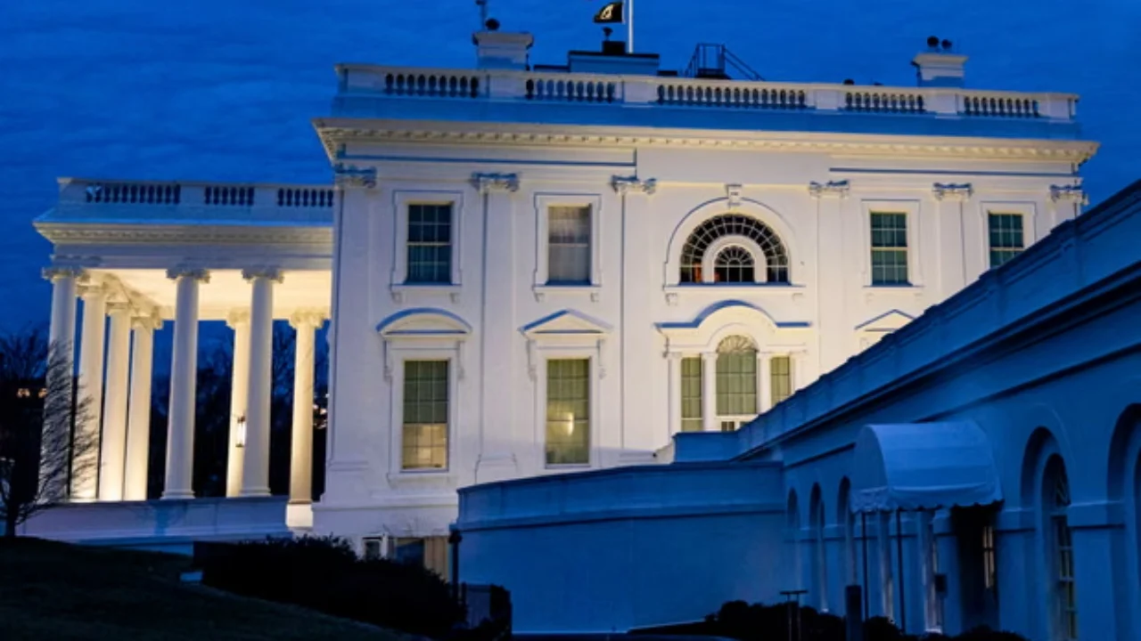 Të shtëna me armë pranë Shtëpisë së Bardhë, Trump ndodhej brenda saj, Shërbimi Sekret nis hetimet