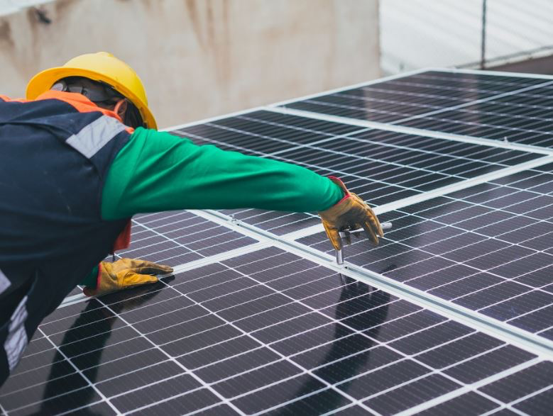 Energjia, privatët “mposhtin” shtetin, rritet në 11% pesha e fotovoltaikëve