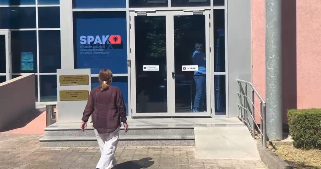 GJKKO ‘ultimatum’ kryebashkiakes së Roskovecit: Nëse mungon në seancën e radhës, gjykimi në mungesë