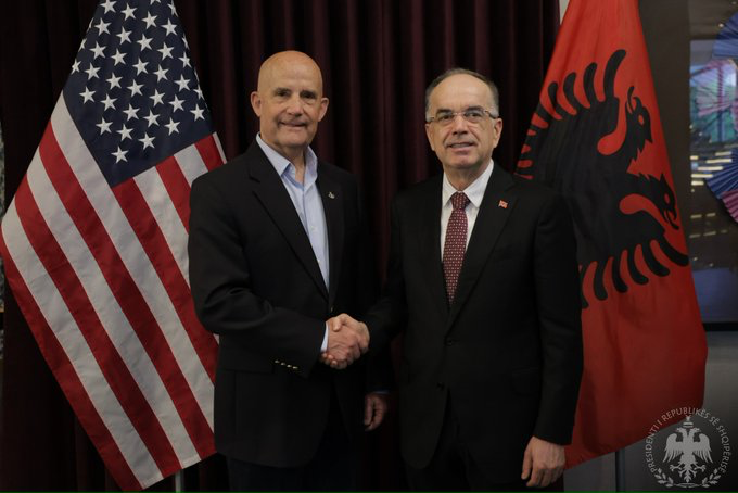 Presidenti Begaj takohet me kongresmenin amerikan, Keith Self