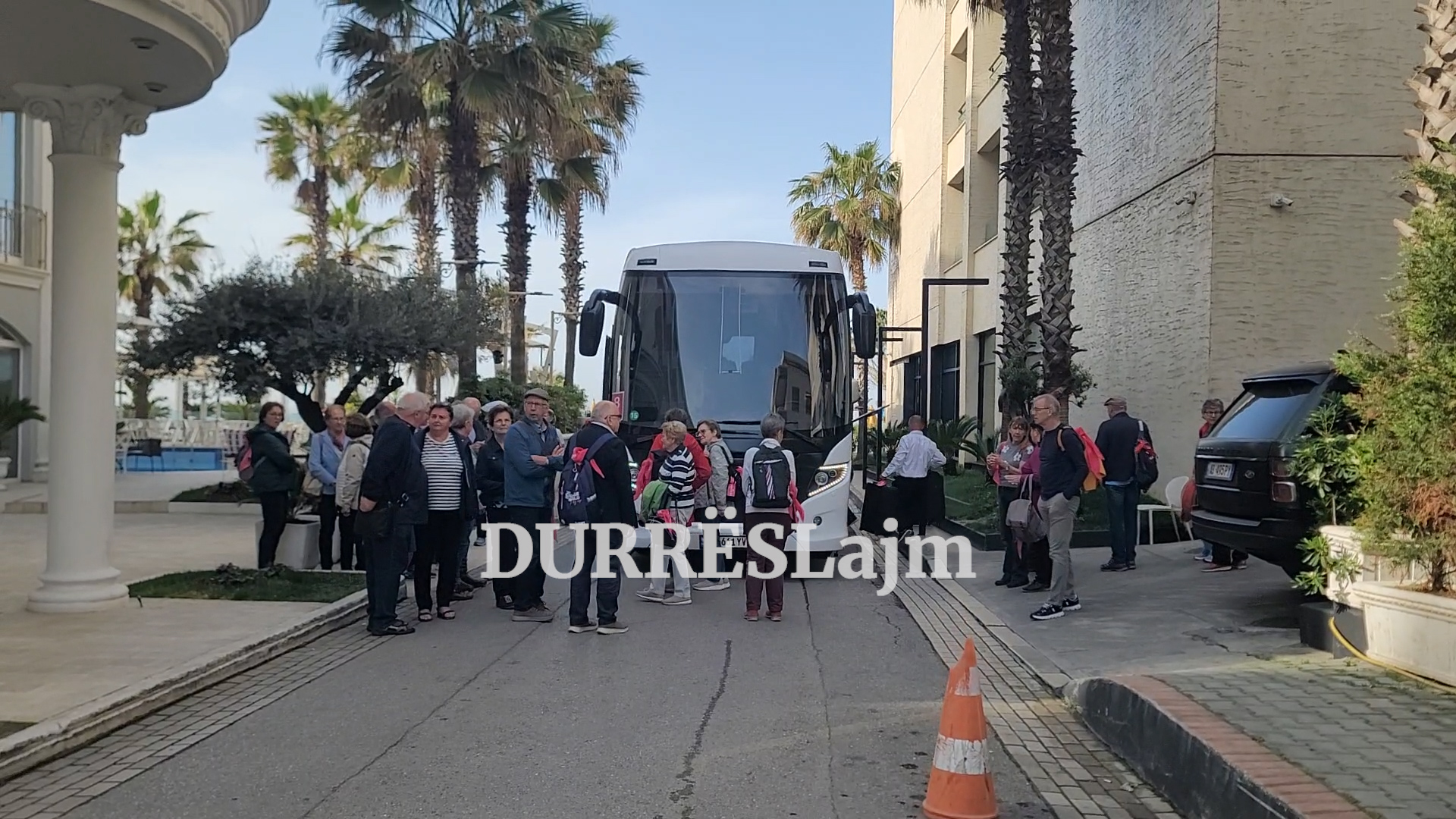 Fluks turistësh austriakë në Durrës: Na vjen mirë që zbuluam Shqipërinë! (VIDEO)