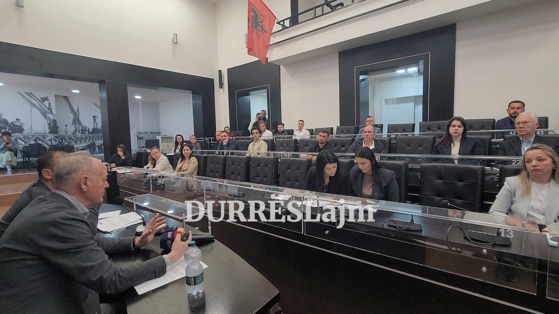 Prezantohet plani i menaxhimit të integruar të mbetjeve në bashkinë Durrës, për vitet 2026-2031 (VIDEO)