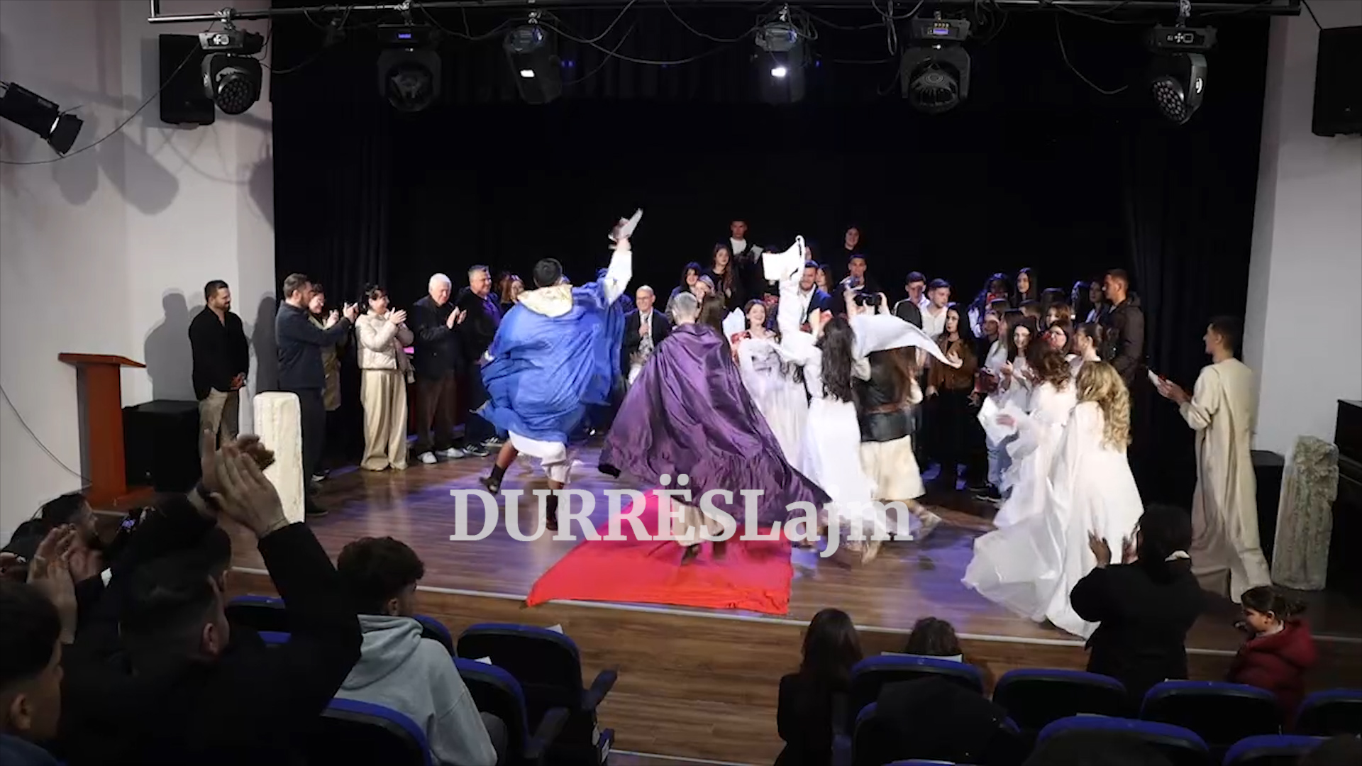 Përmbyllet projekti “Moisiu i ri”, ndahen çmimet për gjimnazet më të mira të Durrësit në artin skenik (VIDEO)
