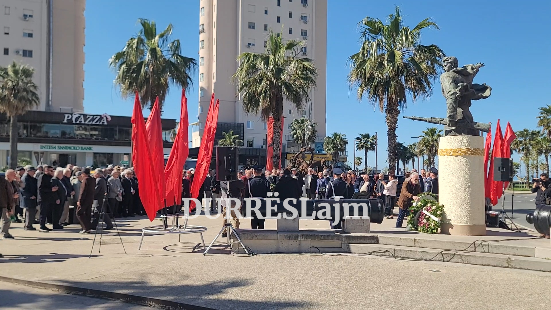 Ceremonia e 7 prillit në Durrës, mungon fjala e rastit. Veteranët: Kjo është një mangësi! (VIDEO)