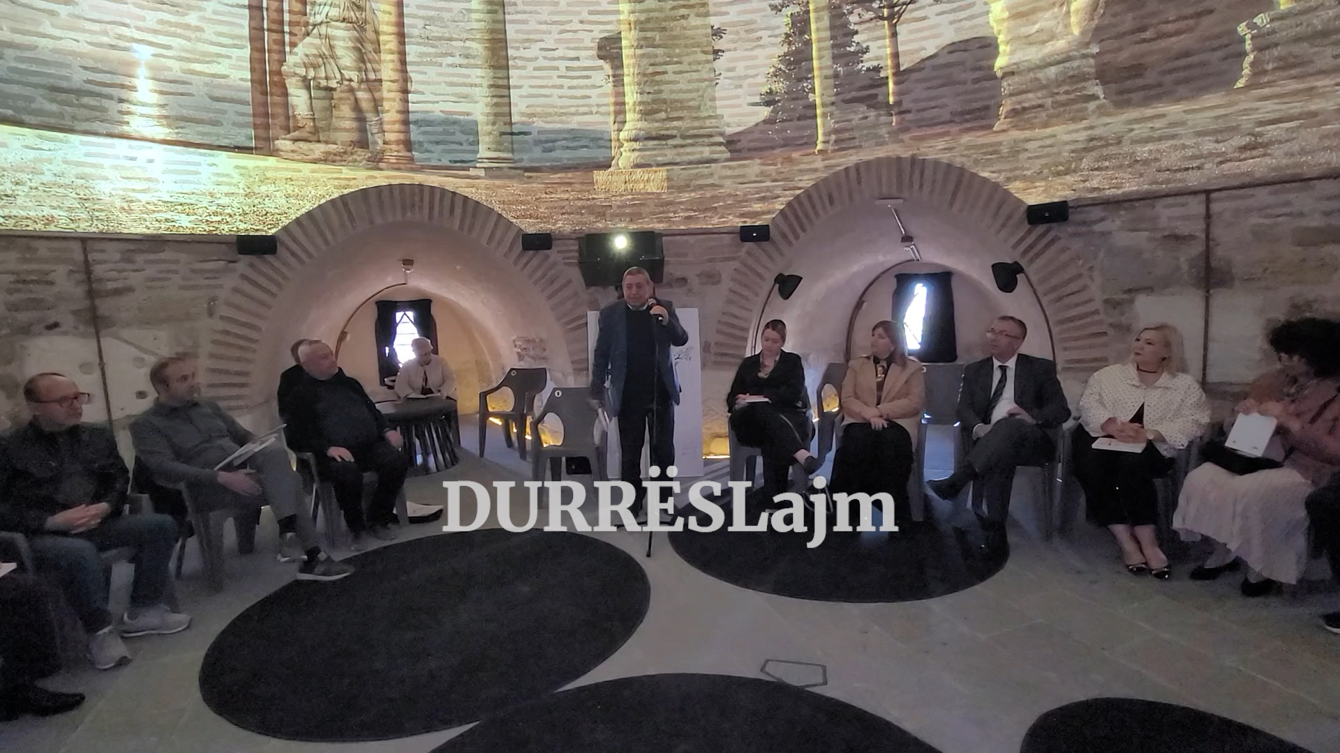 Pas Kosovës, Bashkim Hoxha promovon në Durrës romanin “Marsi i marrë” (VIDEO)