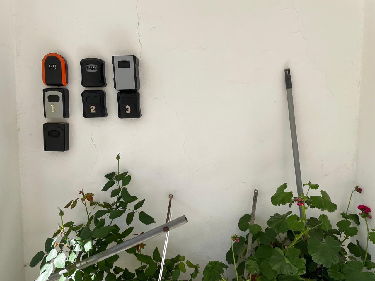 Apartamentet me qira ditore pushtojnë bregdetin e Durrësit, banorët ankohen për mungesë rregullash