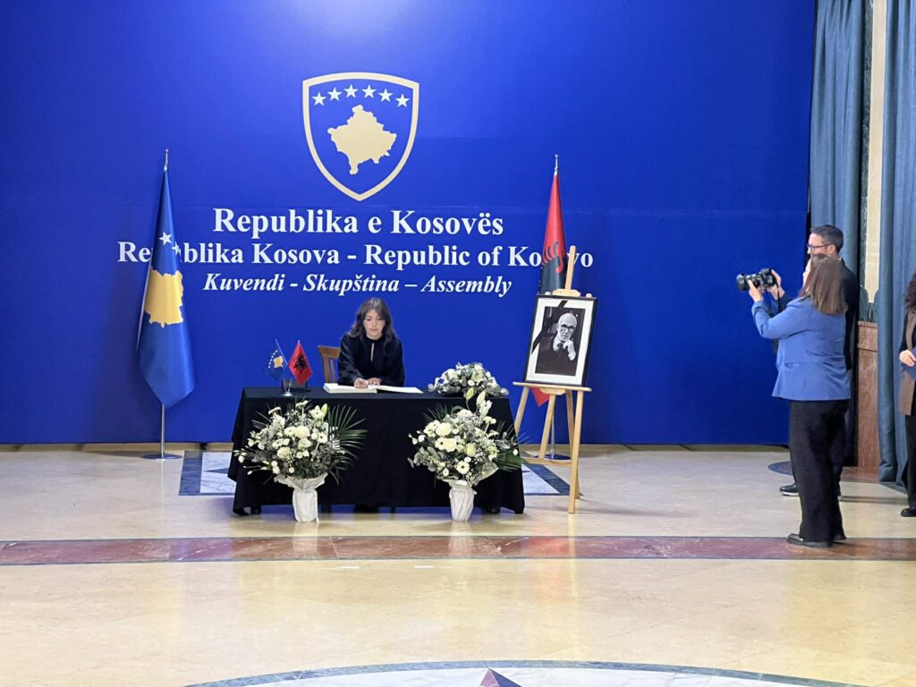 Prishtina mban homazhe në nderim të akademikut Rexhep Qosja