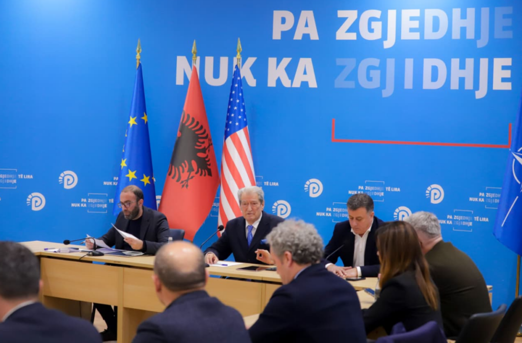 “Luftë frontale ndaj oligopoleve”, Berisha: Çmimi i naftës, më i lartë se në çdo vend të BE