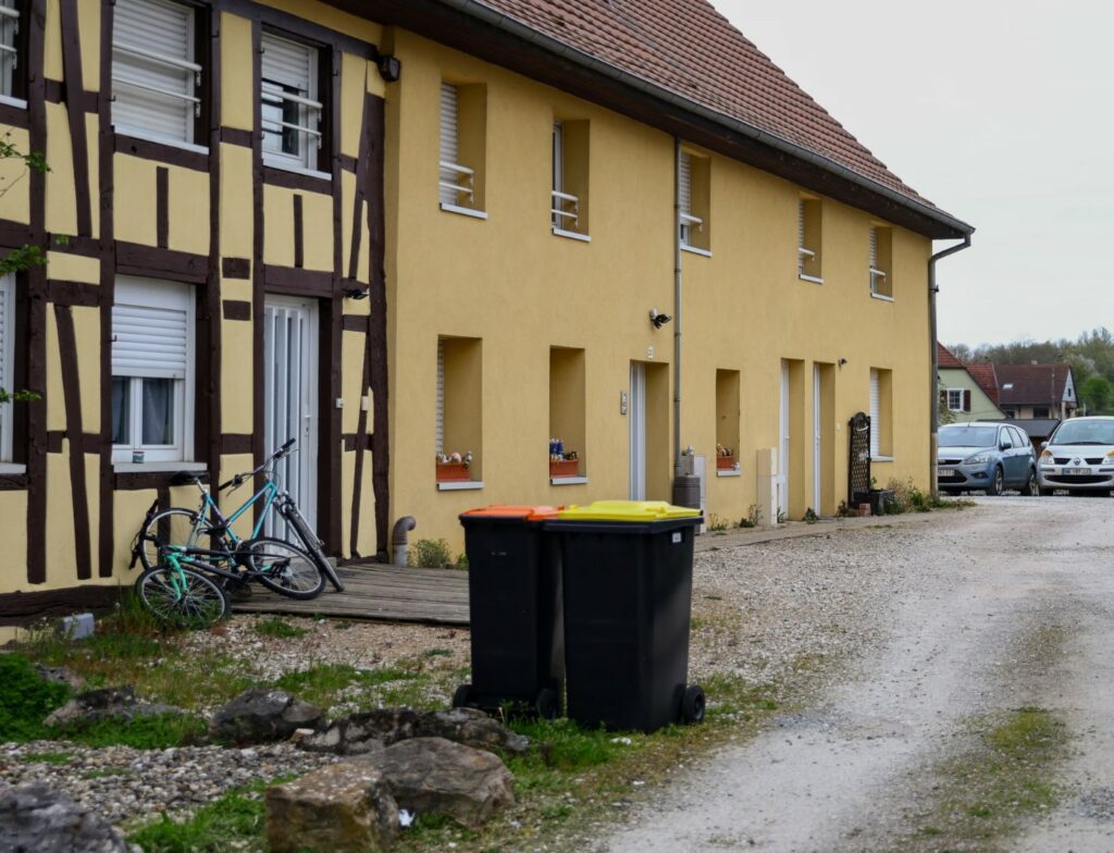 Hyri për të vjedhur, por ngeci në dritare… Humb jetën tragjikisht një person në Fier