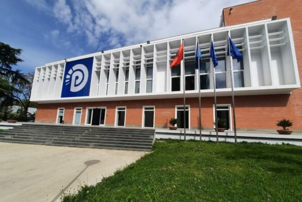 “U lamë jashtë procesit të integrimit dhe po na mohohen interpelancat”/ PD letër ambasadave: Mazhoranca e trajton kuvendin si njëpartiak