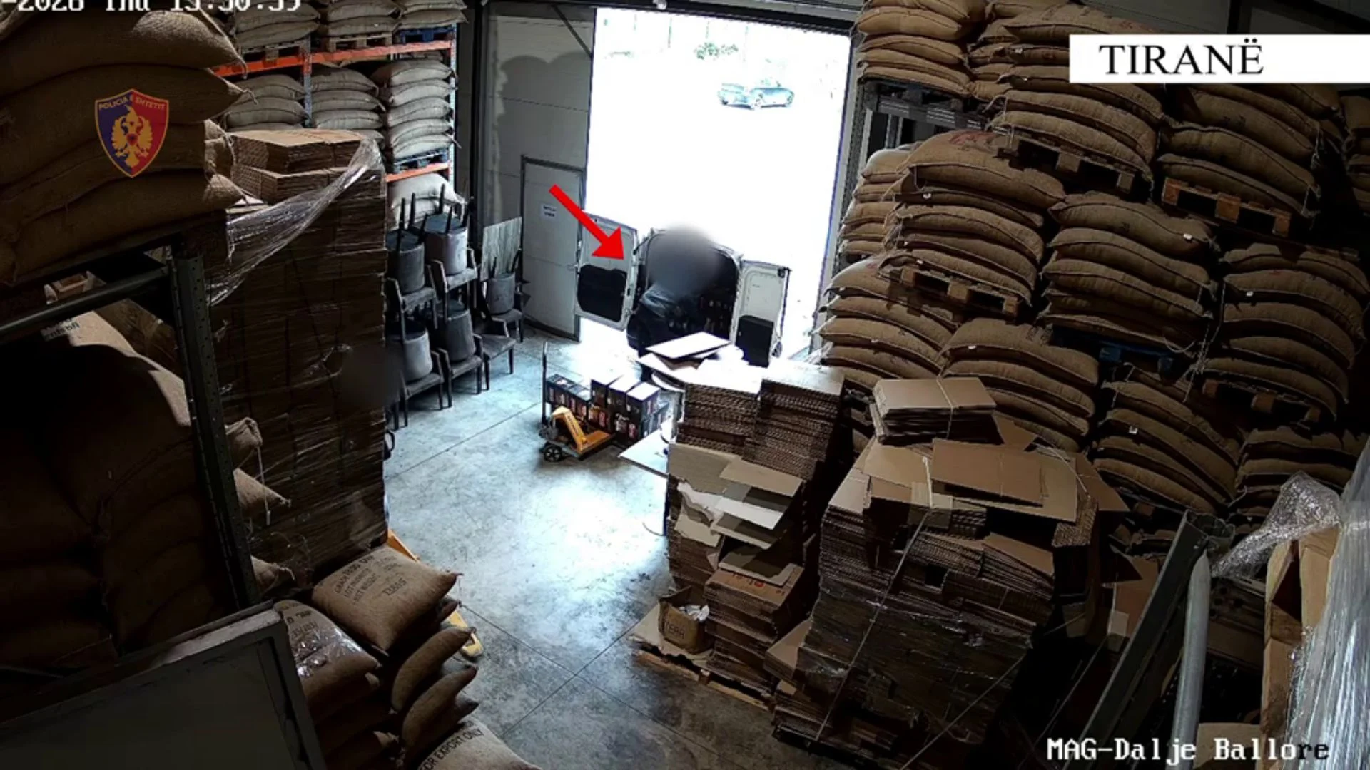 Përfituan 800 mijë euro, arrestohen dy magazinierë, vodhën 40 tonë kafe në subjektin ku punonin