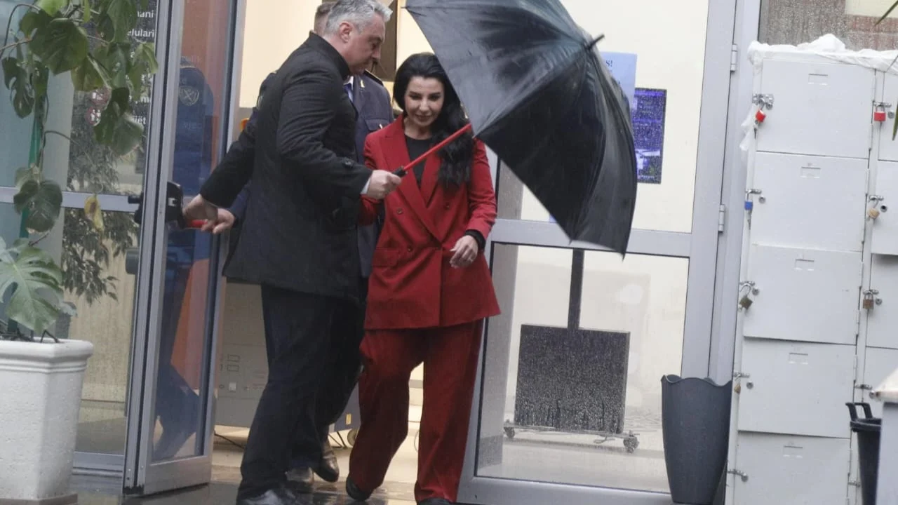 Kërkesa për heqjen e masës së pezullimit nga detyra, Gjykata e Posaçme shqyrton sërish sot kërkesën e Belinda Ballukut