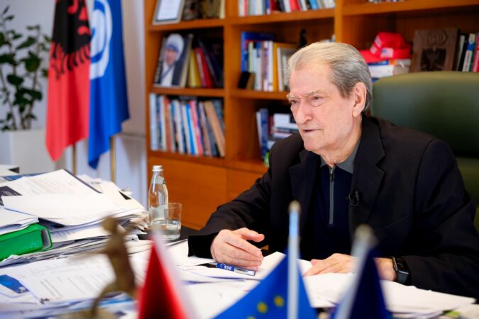 Alarmi për skemë pastrimi parash me ndërtimet në Kosovë, Berisha: E kemi paralajmëruar, janë grupe të lidhura me Ramën