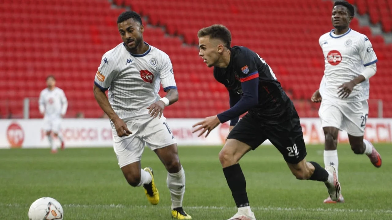 Kupa e Shqipërisë/ Dy penallti, karton i kuq dhe gol i minutave të fundit, Dinamo-Vllaznia prodhon çdo gjë përveç fituesit