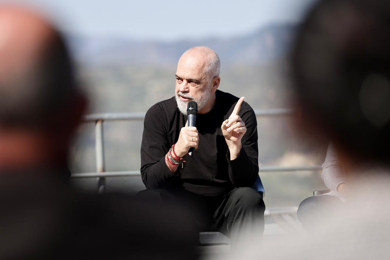 Rama takim me fermerët në Berat: Nafta ka qenë sfidë më vete për bujqësinë