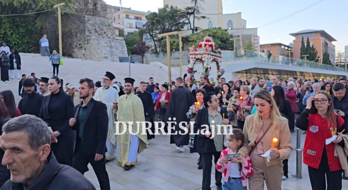 Qindra besimtarë ortodoksë në ceremoninë e epitafit në Durrës (VIDEO)