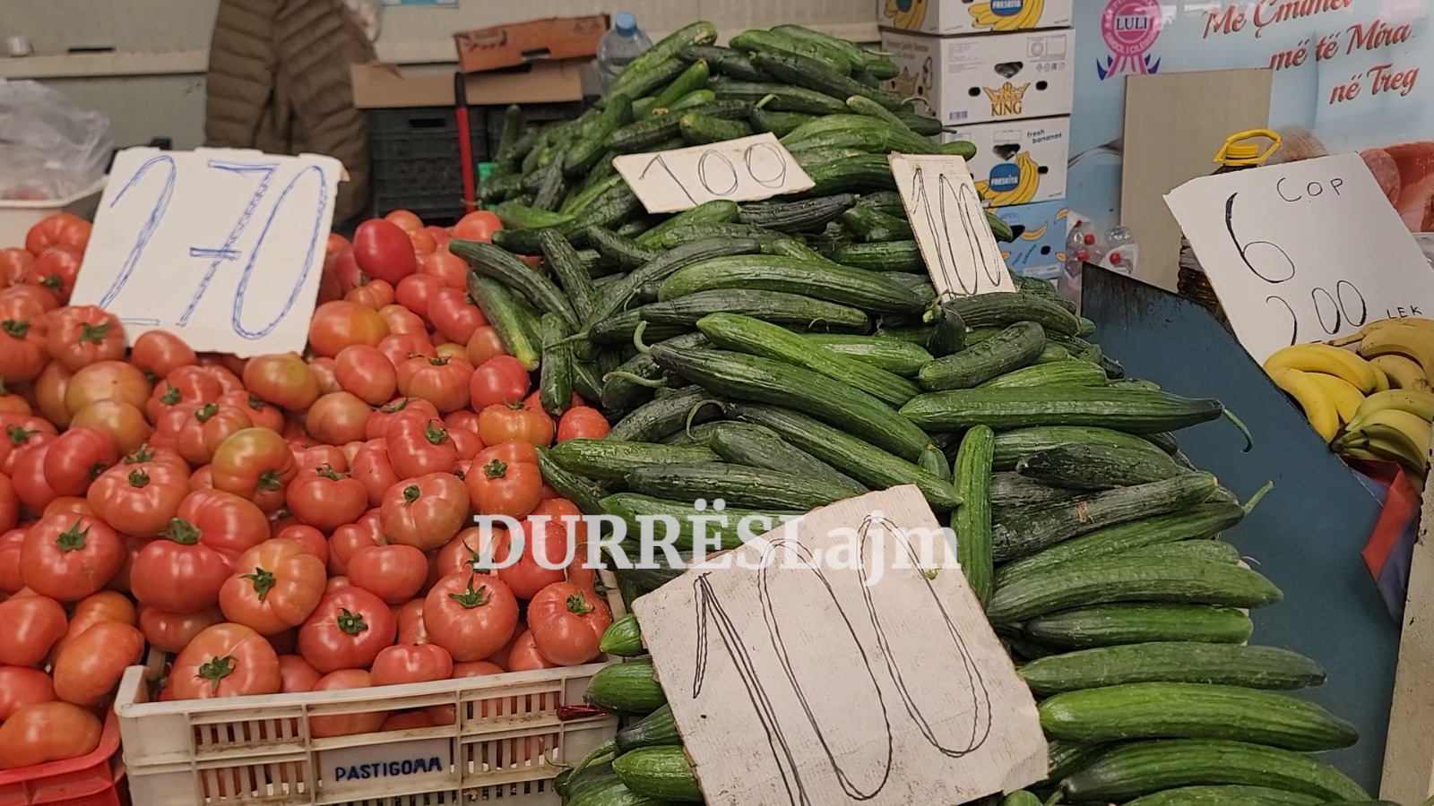 Rritja e çmimeve të perimeve, pensionistët e Durrësit “shtrëngojnë rripin”: Blejmë me kokrra! (VIDEO)