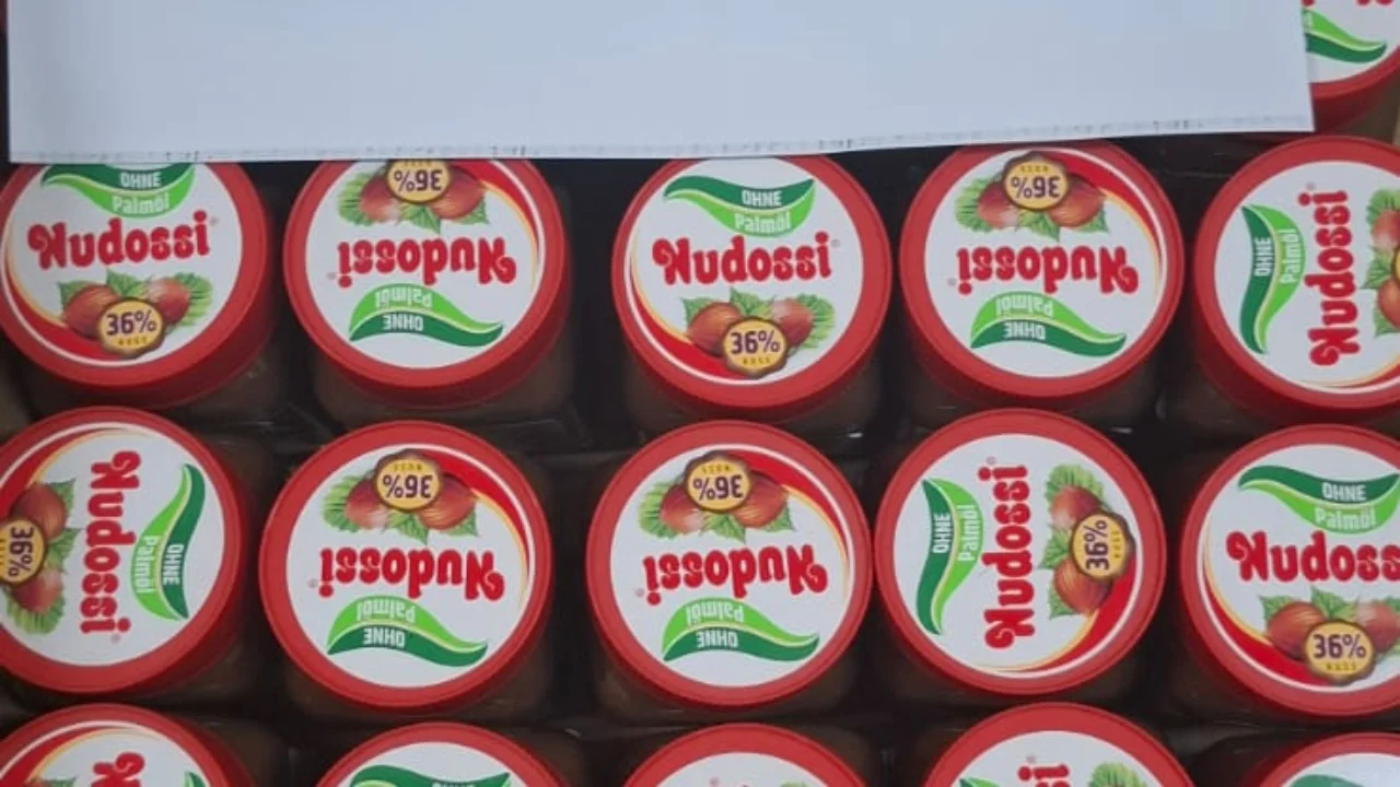 AKU bllokon disa kilogramë çokokremi “Nudossi” në Shqipëri, konstatohet me salmonelë