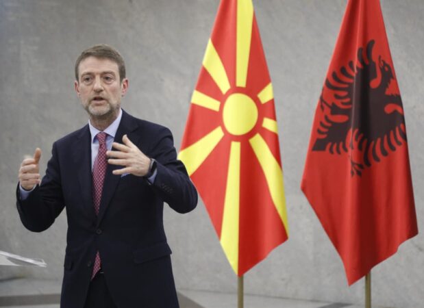 “Po ata idiotët shqiptarë atje çfarë thonë?”/ Ministri Hoxha pyetet për mesazhin e publikuar: Janë të javës së kaluar këto, gjërat kanë evoluar