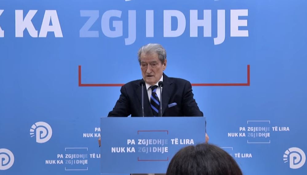 Denoncimi i Berishës: Ergys Agasi është rrahuar keq, e kanë shtruar në dru! Mandati i arrestit për të është i pa vlerë