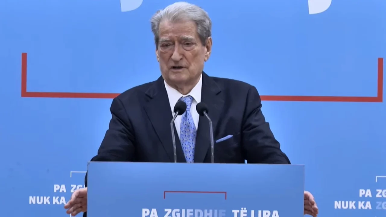 “Trajtim çnjerëzor, sikur të ishte terrorist”/ Seanca gjyqësore e Metës, Berisha ka një thirrje: Ish-Presidenti të lirohet
