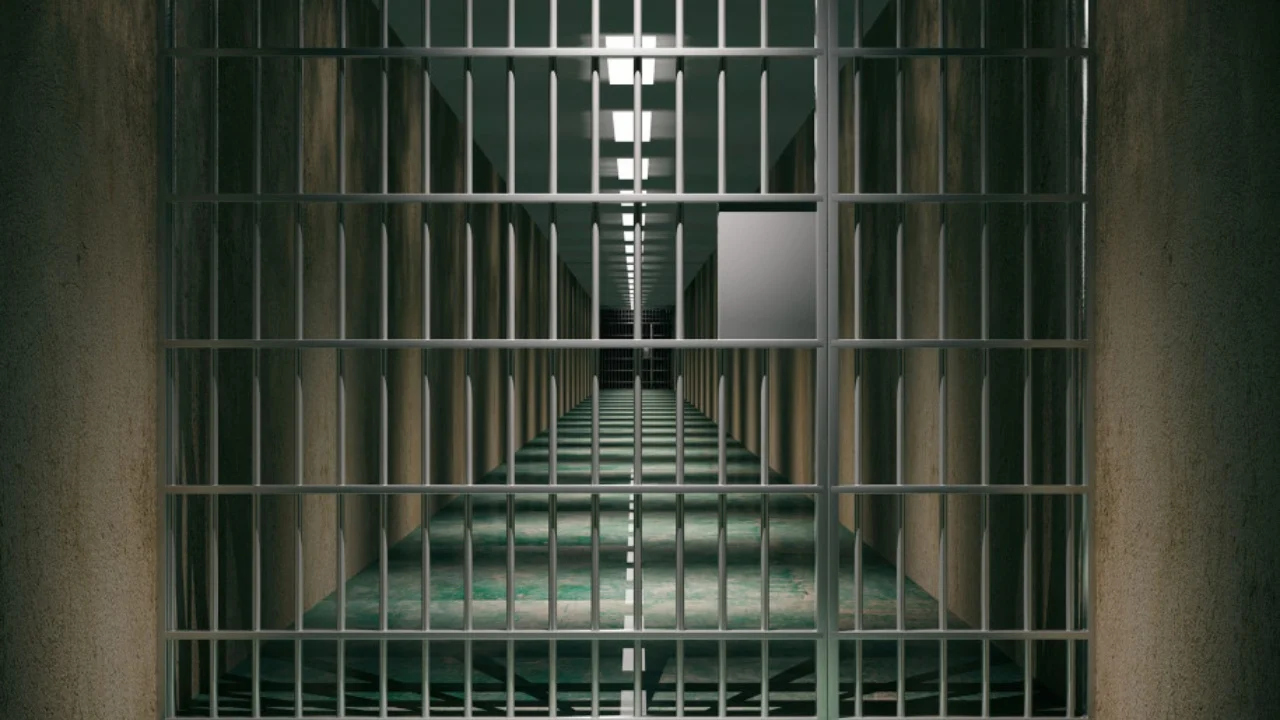 Lirohet nga detyra drejtori i burgut të Fushë-Krujës, ja kush do ta zëvëndësojë/ Ndryshime të tjera edhe në polici