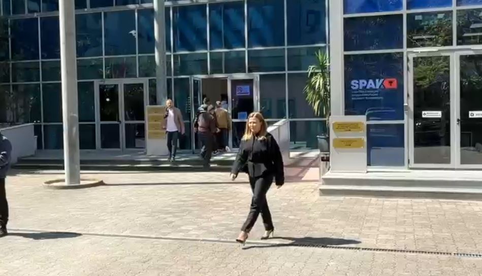 Hetimet për aferën e AKSHI-t, Dallëndyshe Bici dy orë në SPAK për legalizimin e një vile të Ergys Agasit