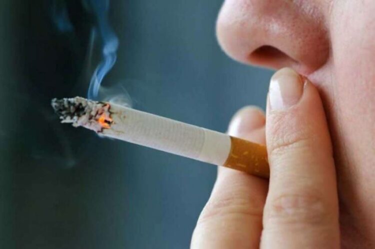 Britania miraton ligjin që ndalon cigaret për brezin e lindur pas 2008
