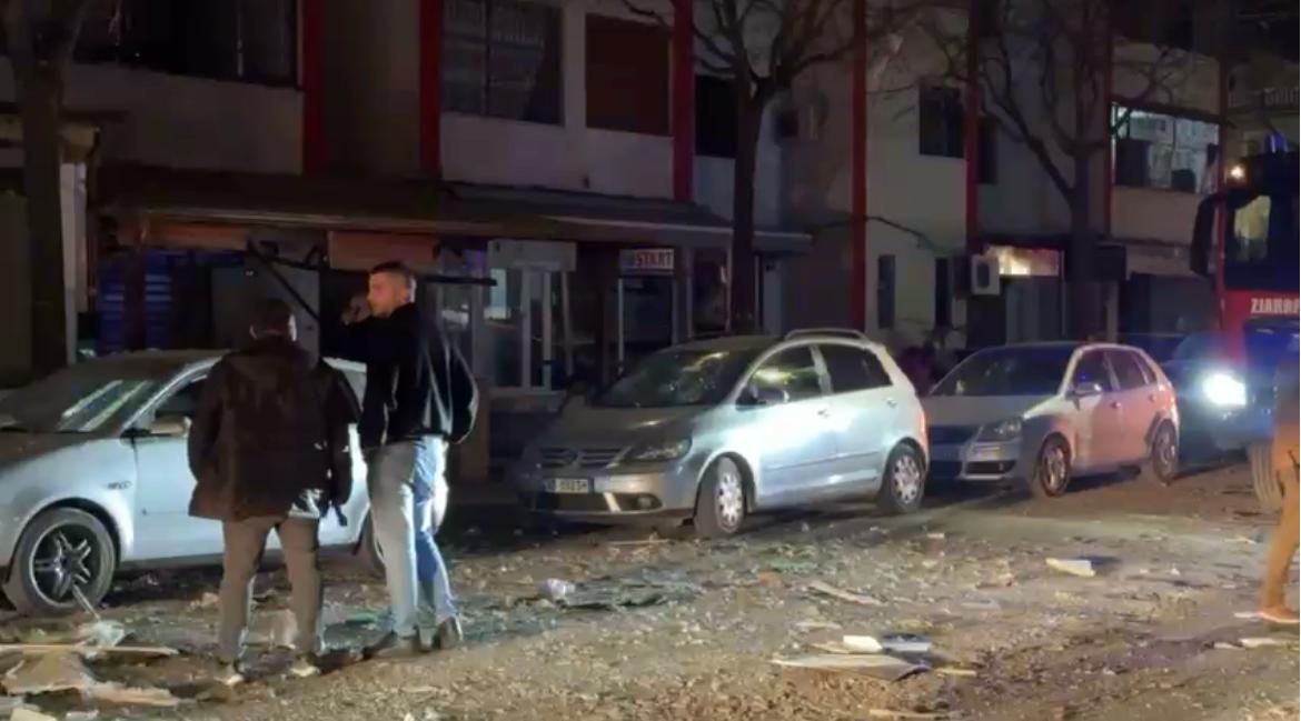 Shpërthimi i fuqishëm në një byrektore në Lezhë, reagon policia: Tre automjete dhe tetë biznese të dëmtuara