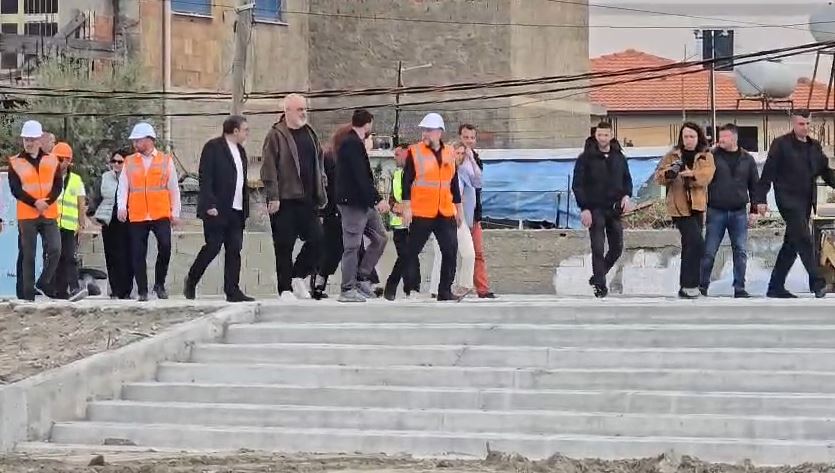 Punimet në “Lungomare 4”, kryeministri Rama mbërrin në Vlorë