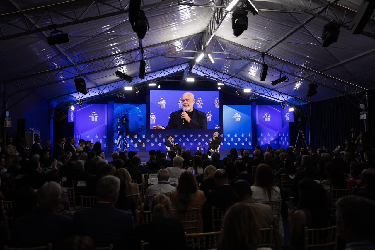 U larguan 500 mijë shqiptarë?/ Rama në Greqi: Kemi kaluar 50 vjet izolim, ikja është normale, por edhe po kthehen!