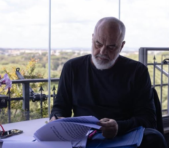 Kryeministri Rama ndan foton para takimit me Melonin: Duke përsëritur mësimet, motra italiane s’të fal me….