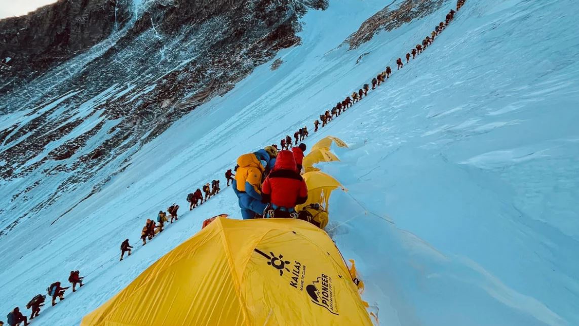 Mashtrim 20 milionë dollarësh në Everest! Alpinistët u helmuan për të justifikuar transportimet ajrore, si funksiononte skema e skandalit