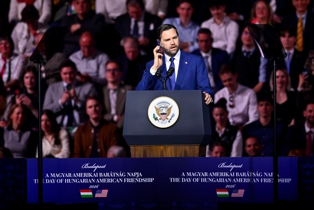 Telefonata e papritur nga Trump ndërpret fjalimin e JD Vance në Hungari: Zoti President