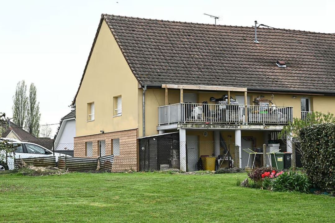 U zbulua nga fqinjët, gjendet i gjallë 9-vjeçari i mbyllur prej një viti në furgon, policia procedon babain dhe partneren e tij për fshehje të rastit