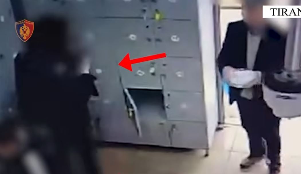 “Përlau” 40 mijë paund të kambistit nga kaseta e marketit me çelës kopjo, arrestohet punonjësja e një subjekti privat! E pëson edhe shoferi që mashtroi kompaninë