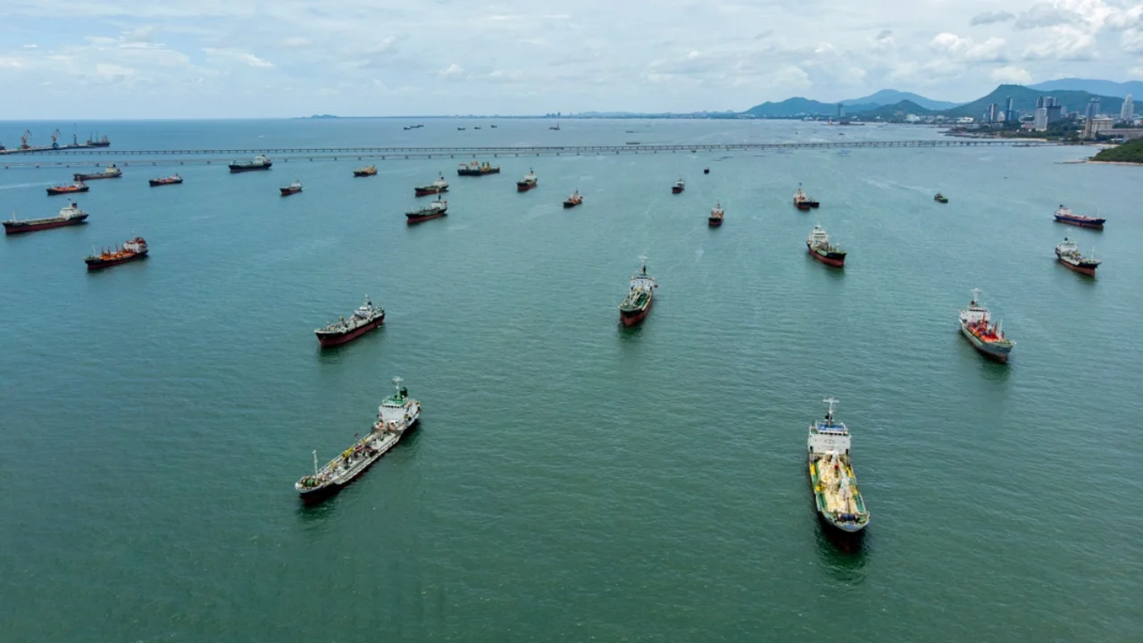 Kalon anija e pare jo iraniane në Ngushticën e Hormuzit që nga nisja e armëpushimit