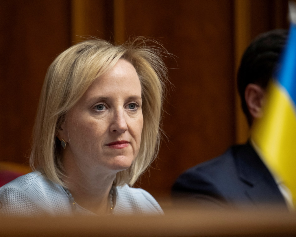 Ambasadorja e SHBA-së në Ukrainë jep dorëheqjen mes ngecjes së përpjekjeve për armëpushim