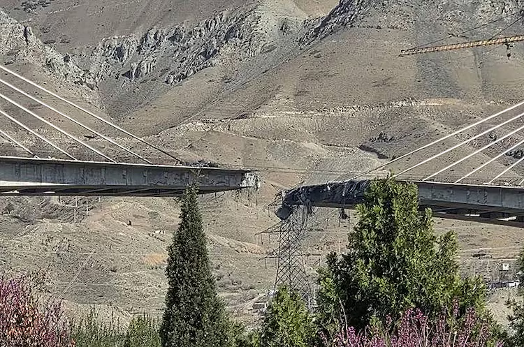 “Do të përfundojmë me një vend të rrënuar”, iranianët reagojnë ndaj goditjes së urës