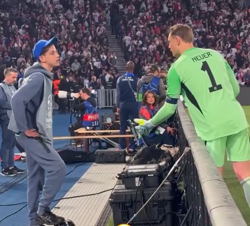VIDEO/ Ja si portieri i Bajernit Nojer u përplas me mbledhësin e topave të PSG-së