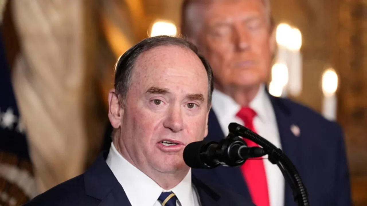 Tensionet në Hormuz dhe bllokada amerikane, shkarkohet nga detyra sekretari i marinës së SHBA