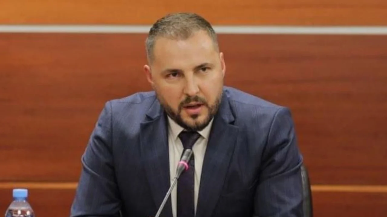 Lirohet nga detyra drejtori i Përgjithshëm i Burgjeve, Klevis Qose