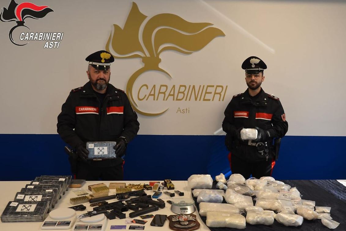 Drejtonte rrjetin e trafikut, shqiptari kapet me 22 kg kokainë dhe arsenal armësh në Itali