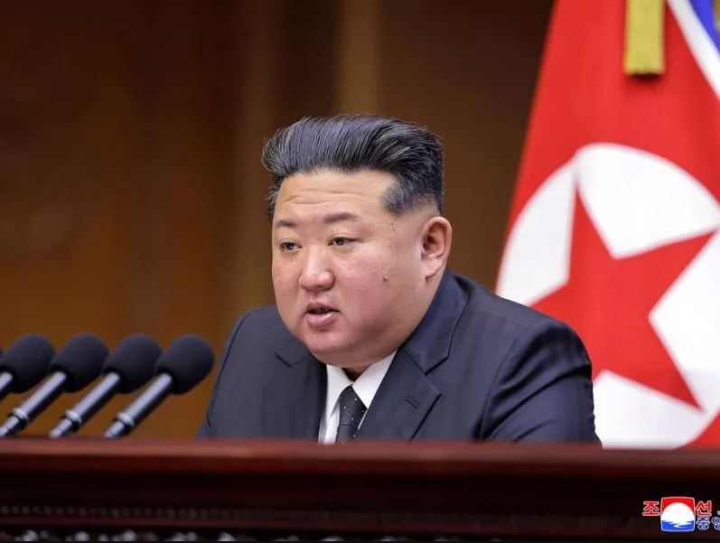 Koreja e Veriut kryen teste me raketa bërthamore të pajisura me koka shpërndarëse